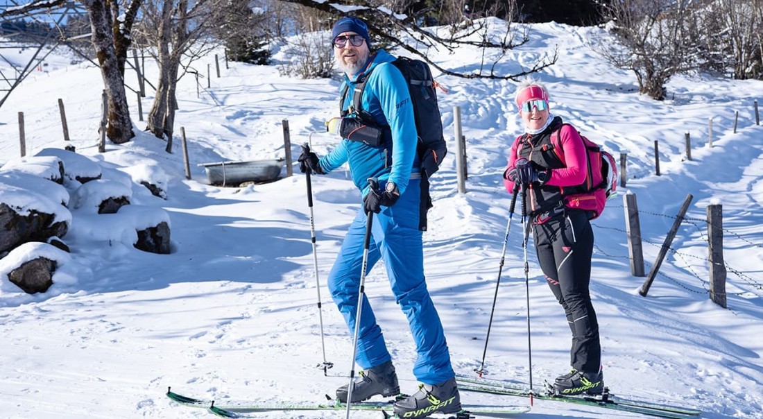 Anna und Stefan Unterkofler beim Skilanglauf auf einer verschneiten Winterlandschaft