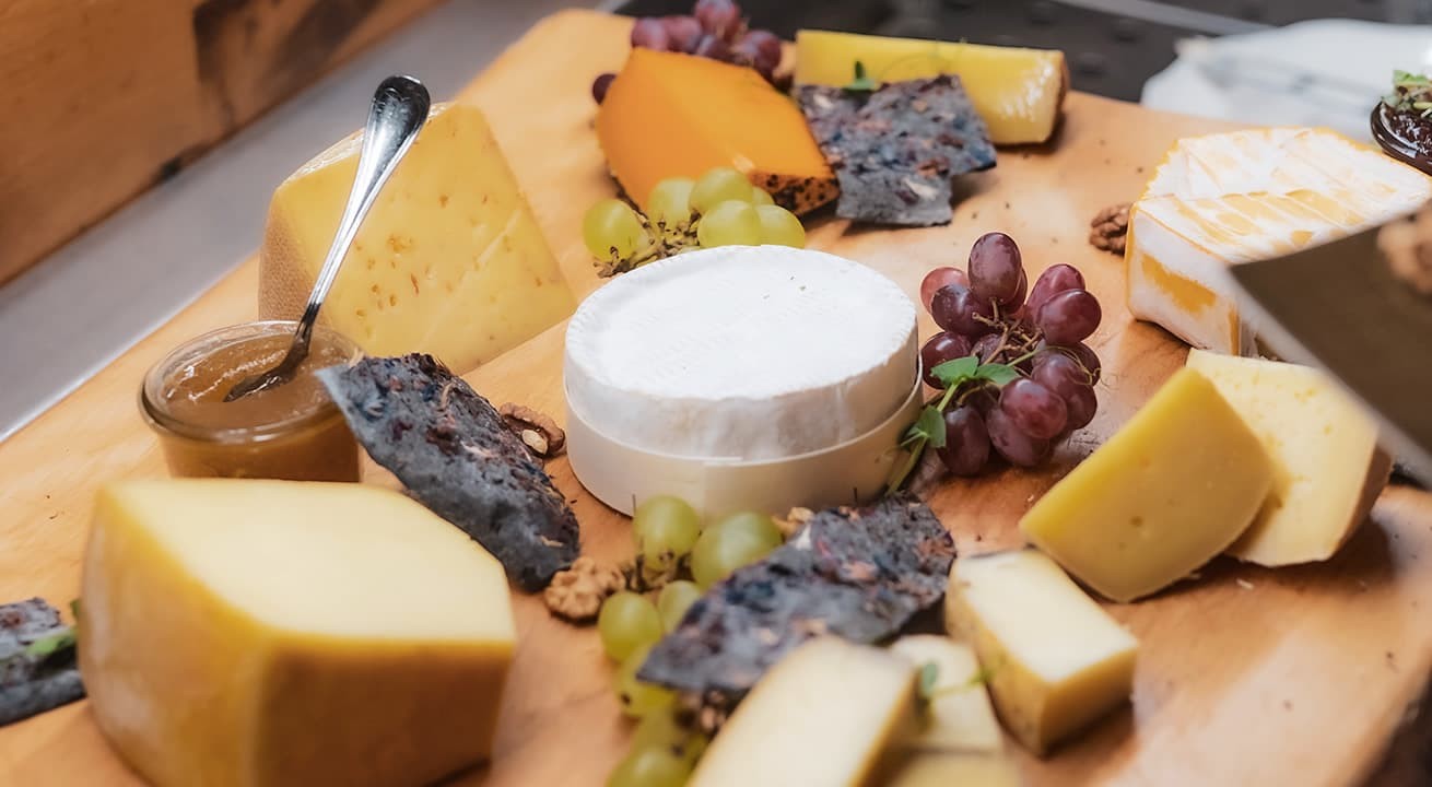 K&auml;seplatte mit Produkten von der K&auml;serei Pinzgau Milch