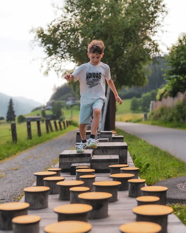 Spa&szlig; am Motorik-Fun-Weg mit Geschicklichkeitsstationen