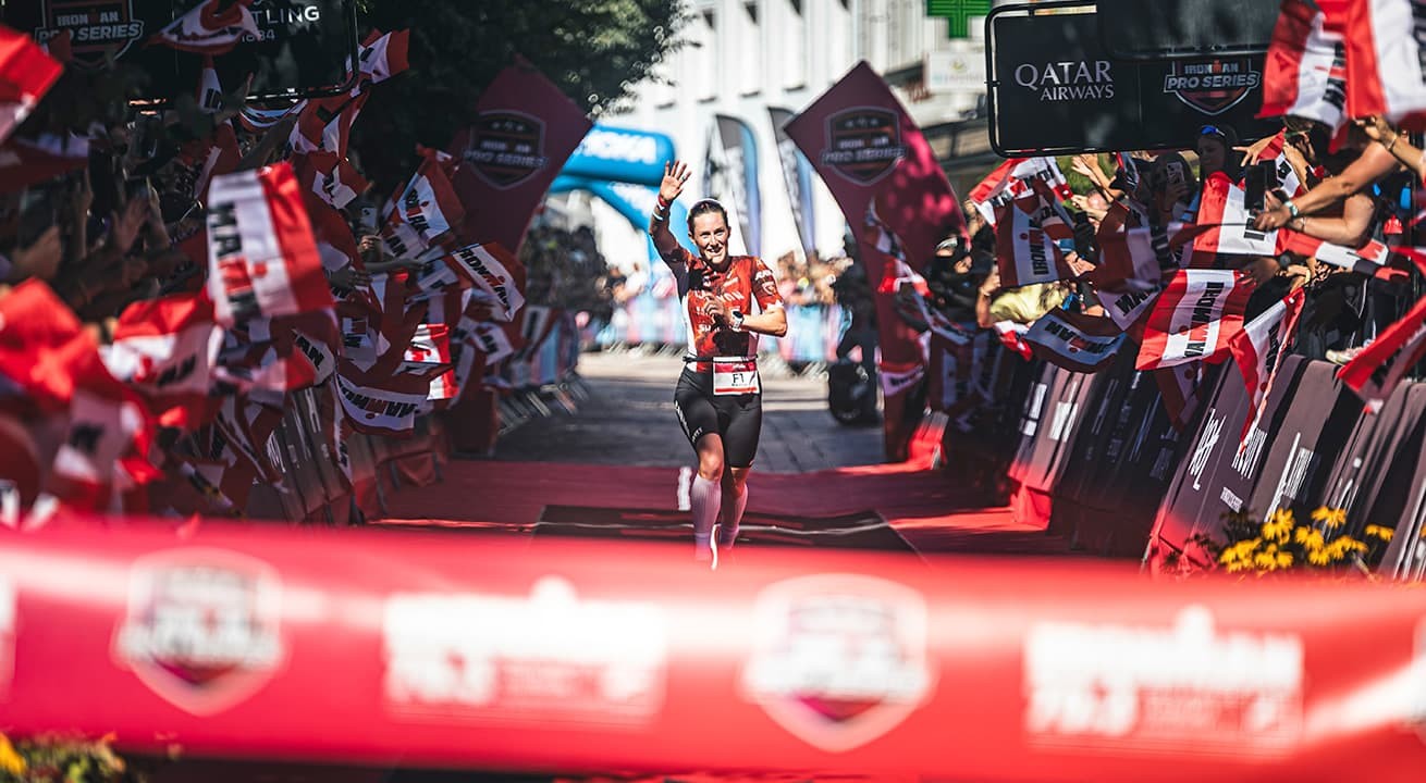 Zieleinlauf beim Ironman 70.3 Wettbewerb in Zell am See-Kaprun