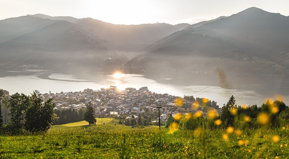 Panoramablick auf Zell am See mit dem Zeller See