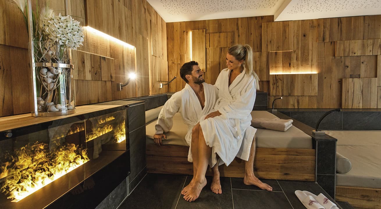 Zeit zu Zweit beim Genussurlaub im Hotel Kaprunerhof mit Hallenbad und Wellness
