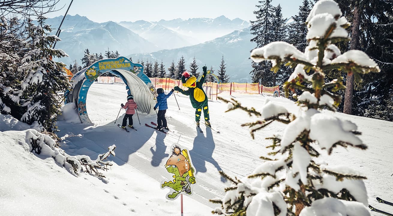 Spa&szlig; beim Skifahren in der Abenteuerwelt von Schmidolin im Familienskigebiet Schmittenh&ouml;he in Zell am See