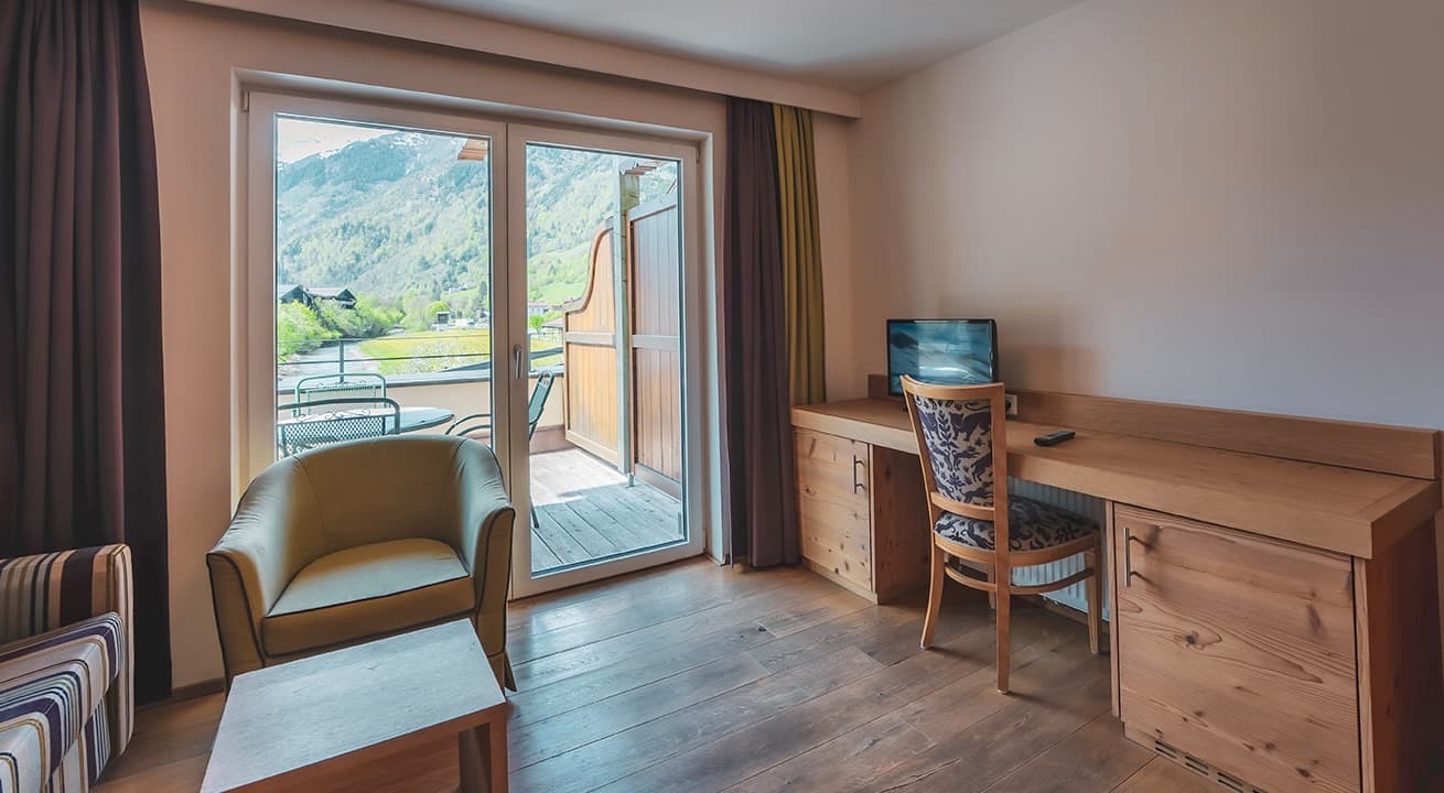 Schreibtisch und Balkon Jagdsuite de luxe