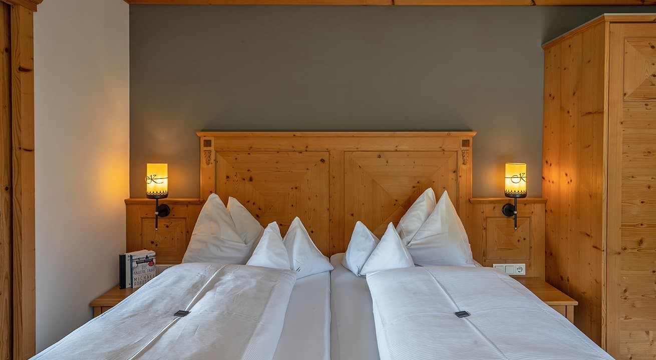 Doppelbett in der Romantiksuite de luxe