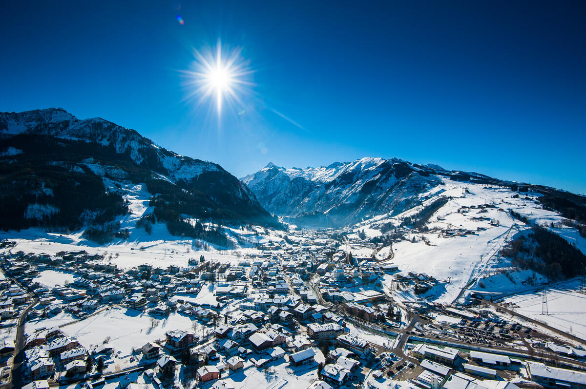 Wenn der Schnee unter Deinen Fen knirscht und Du den Kapruner Gletscher in der Ferne Zell am See / Kaprun | Salzburger Land Beliebtes Angebot Herr und Frau F. fahren in einen Kurzurlaub nach Seefeld ins St. Peter Hotel Sei dabei, wenn sich Balloonfahrer aus aller Welt in Zell am See treffen und fr bunte Skiurlaub in Zell am See Kaprun zarell.com