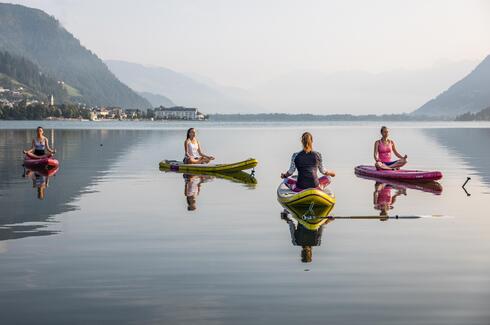 SUP Yoga at lake Zell | © Zell am See Kaprun Tourismus