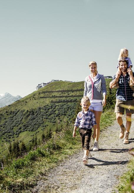 family hike in Kaprun | © Schmittenhöhebahn AG