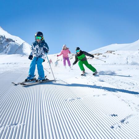 children skiing in Kaprun | © Gletscherbahnen Kaprun AG / Ideenwerk Werbeagentur GmbH