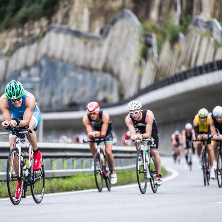 rennradfahrer in zell am see-kaprun