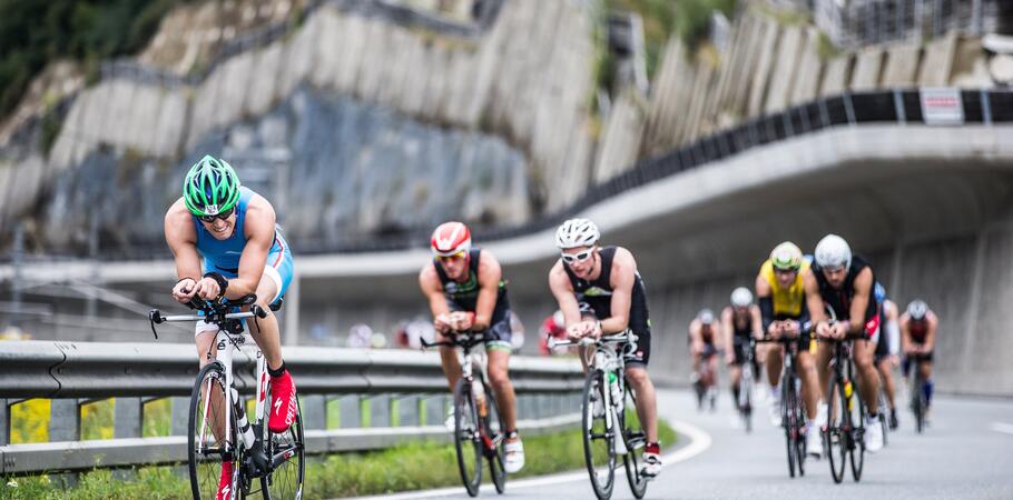 rennradfahrer in zell am see-kaprun